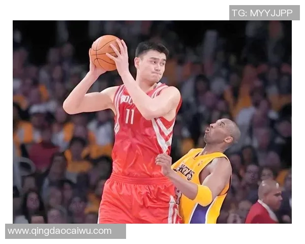 姚明身高惊人篮球场上的巨人究竟有多高让我们一探究竟 姚明身高惊人篮球场上的巨人究竟有多高让我们一探究竟